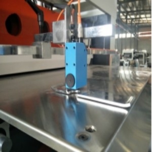 شراء آلة قطع القوالب الأوتوماتيكية لتغذية حافة الرصاص 1320 قطع الورق الأوتوماتيكي online manufacture